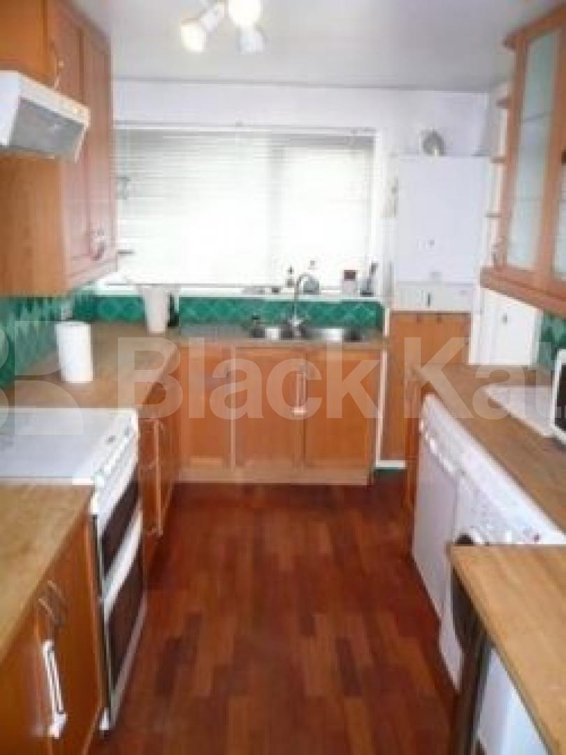 			GREAT LOCATION!!!, 3 Bedroom, 1 bath, 1 reception Flat			 Muswell Ave, MUSWELL HILL N10